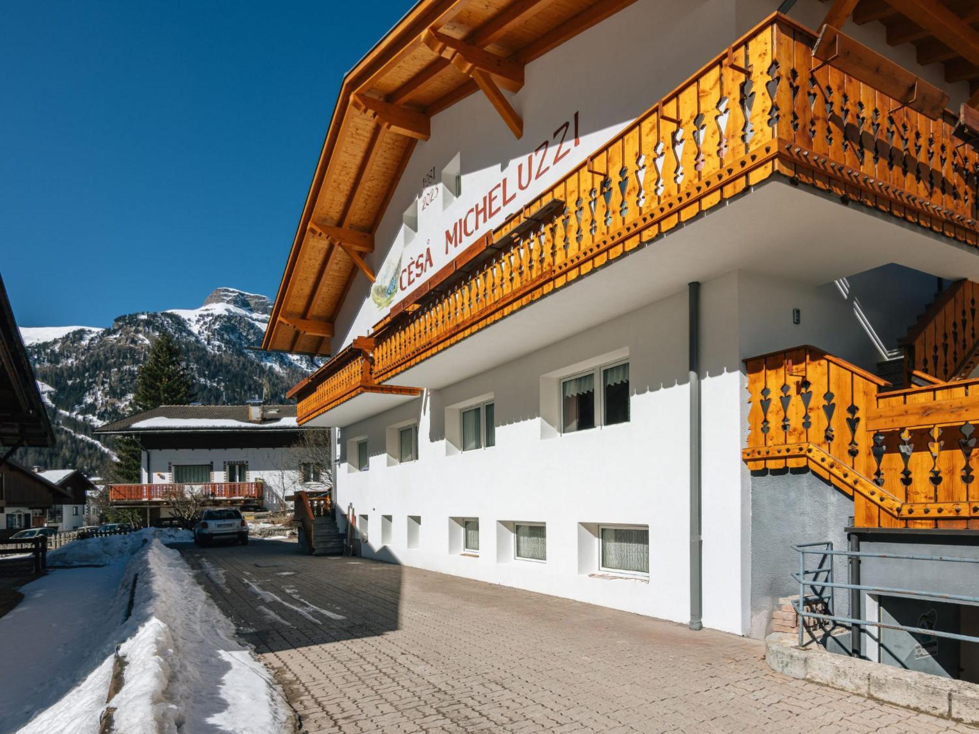 Ferienwohnung Locazione Turistica Cesa Micheluzzi - Czi712 Penia Exterior foto